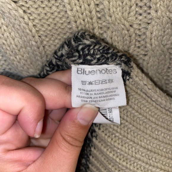 Cabin Sweater (XL) - Picture 4 of 4